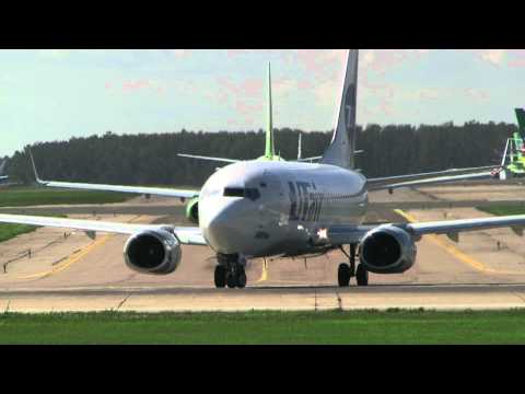 Domodedovo, Boeing 737-500 UTair take-off.