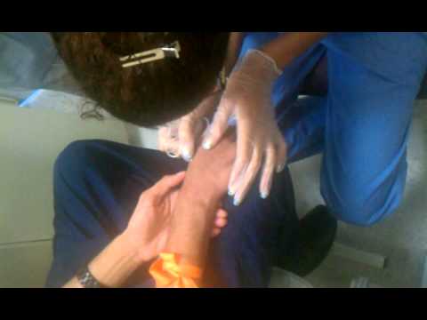 how to unclog a iv needle