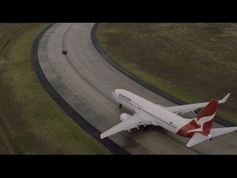 Watch a Qantas Boeing 737 race a Tesla Model S