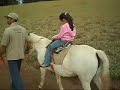 Julia Heinzl andando a cavalo