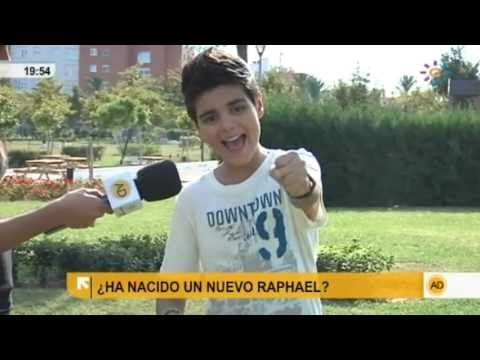 Raphael y su seguidor Abraham, hacen música de historia 0 Raphael y su seguidor Abraham, hacen música de historia