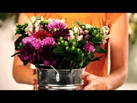 how to budget flowers in a wedding