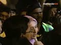Nurul Izzah is greeted by supporters Nurul Izzah is greeted by supporters