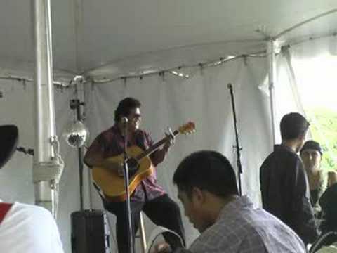 daruma28 - Kiho'alu Grand Master, Ledward Ka'apana performs