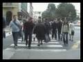 indifferenza e sguardi tra le strade di torino