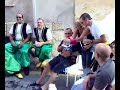 El superfan numero uno de los Back Street Boys le canta cumpleaños feliz a Juan en los moros verdes de Castalla.