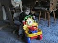 Прыгает, чтоб играла музыка. Радуется.