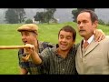 MADE IN CHINA: El Pueblo (En un campo de golf)
