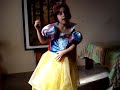 Laurinha cantando 5 patinhos da Xuxa, a letra não esta na coformidade normal, mais pra ela não prescisa, ta muito lindo, mesmo quando ela esqueçe uma parte e depois lembra, o mais engraçado é ela falando poxa a hora que lembra !!E Laurinha linda !!