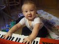 Ceasar spelar elorgel