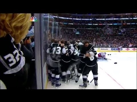 Kings celebrate after Martinez's winner