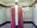 la salle de bain et les toilettes