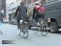 amNewYork reporter Justin Rocket Silverman follows a New York City bike messenger as he weaves through traffic and rides with only one leg.