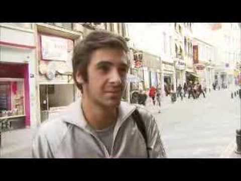 Belgians divided by language barrier ...