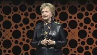 Clintonová je zpátky. A volá po vzdoru