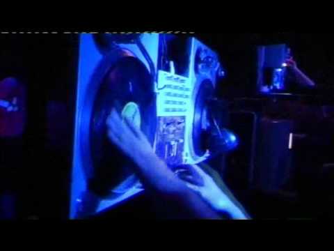 aponeira - darksoul-δεν έχω πάρει τη ζωή μου στ'αστεία (live ρόδον 2005)