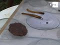 Una tribu come alimentos crudos para evitar enfermar