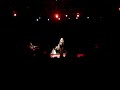 zizi possi cantando 