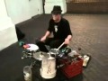 Baterista callejero impresionante!!!