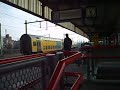Wegslepen dubbeldekker na treinbotsing Amsterdam Muiderpoort