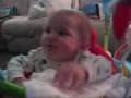 videos de 2009 07 01 Owen having a ball in his bouncy chair