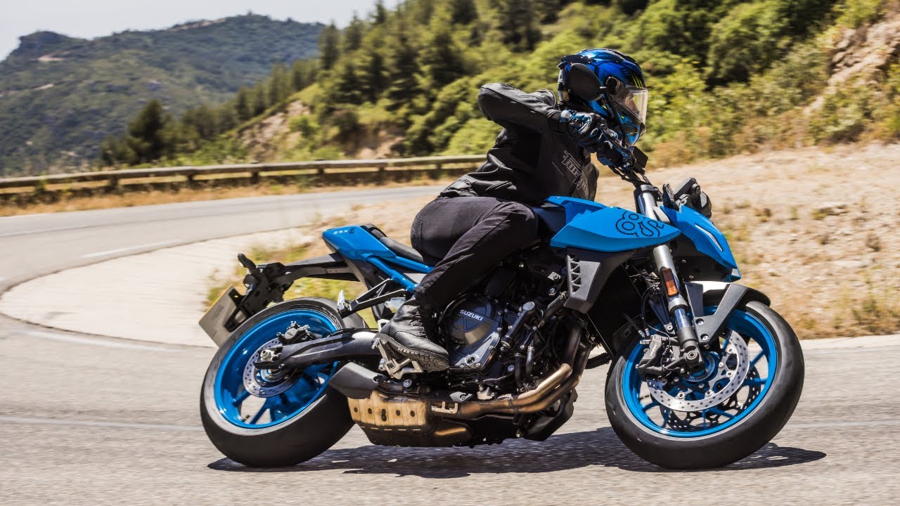 Suzuki Unveils GSX S Naked With Cc Parallel Twin Autoevolution