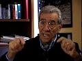 il grandissimo direttore della fotografia marcello gatti racconta in questo primo, di quattro tempi, il cinema italiano quando era grande. l'inizio della sua passione, gli amici, amedeo nazzari, nanni loi, lo studio al centro sperimentale per sfuggire all'obbligo della leva, la sovraesposizione. le difficolt� tecniche legate a quelle della vita.
marcello consiglia ai giovani di annotare gli accorgimenti mentre si guarda un film, serviranno in futuro. video di franco alvino, fotografia daniele muscolo, montaggio giuseppe lupoi.