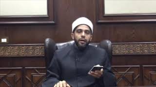 ما حكم قراءة القرآن على القبور؟