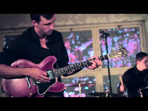 Kira Puru & The Bruise - Step Into The Light [live at Good Hustle]