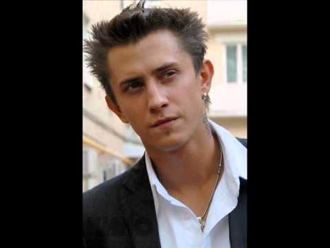 10 самых красивых актеров