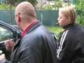 Tazzy-putzt-Auto