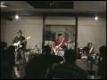 東広島市（西条）の駅前のビルで演奏しました。 アルファーベンチャーズは新田さんのリードGで演奏しました。