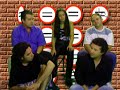 neste (pseudo)document�rio, acompanhamos a aventuras e deseventuras de uma banda de rock tentando conseguir seu lugar ao sol, num universo musical j� saturado, onde n�o sendo mais suficiente qualquer banda ser ou soar parecida uma com outra, elas devem ser iguais umas �s outras, com a massifica��o da industria cultural instituindo o cover como �nico g�nero musical vi�vel.