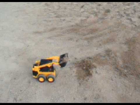 CAT Kompaktlader in Bewegung