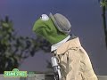 Sesame Street: Kermit News And Goody Basket