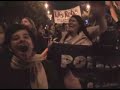 El sábado 3 y el domingo 4 de mayo se realizó en nuestra ciudad este primer Encuentro que congregó a más de 400 mujeres de todo el país y de algunos países latinoamericanos reunidas para discutir sus problemáticas, intercambiar vivencias, promover políticas públicas y, fundamentalmente, hacerse visibles.El primer día la actividad comenzó con un acto de apertura a las 10 de la mañana y durante toda la jornada se hicieron talleres, mesas de debate, actividades culturales y recreativas.Pasadas las 19 horas comenzaron una marcha que salió de la facultad de Ingeniería, donde se desarrollaba el Encuentro, hasta el Monumento Nacional a la Bandera.La manifestación estuvo plagada de color, cantos y pintadas callejeras y alcanzó su punto más álgido al llegar a la catedral de la ciudad, donde entonaron sus consignas y se fundieron en besos ante las puertas de la iglesia.El domingo los talleres comenzaron a las 11 de la mañana y por la tarde se llevó a cabo el plenario.La visibilización, la profundización de las redes de comunicación a nivel nacional y en Latinoamérica, la necesidad del avance en la lucha por sus derechos y el compromiso para reencontrarse dentro de dos años, fueron algunas de las principales conclusiones que se hicieron sentir al cierre del evento.