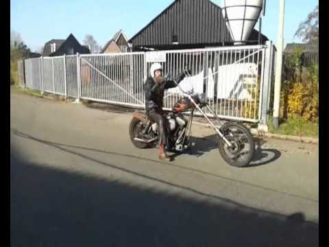 HARLEY - Dragrace between Hildo, the owner & builder, of a 25 year old Harley Ratbike Chopper and the owner of a 170hp+ Honda CBR1000RR Fireblade. This man has consid...