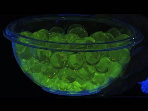 halloween ideas - Check out this and other cool Halloween science experiments at http://www.stevespanglerscience.com/halloween-science-secrets.html Halloween is all about spoo...