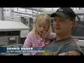 Zu Ludwig Erhards Zeiten hie es noch: Geht es der Wirtschaft gut geht es auch den Menschen gut. Heute dagegen so sagt etwa Hessens Ministerpräsident Roland Koch laute die Gleichung für immer mehr Menschen: Je besser es der Wirtschaft geht desto schlechter geht es mir.