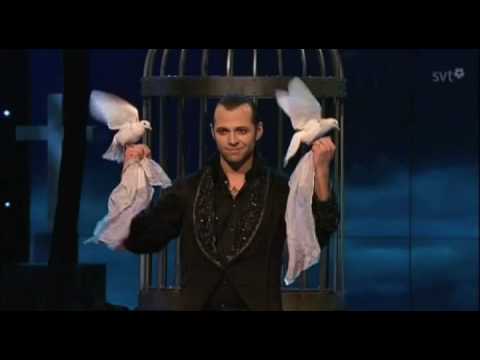 guldbaggegalan - Magiker Julien Dauphin Guldbaggegalan 2009 feat .Alexandra Rappaport, Johan Glans ett smakprov på hans show.