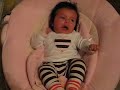 Bebe peleando
