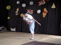 Jumpen op het schoolfeest GBS Het Kompas