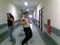 Julia e Isis as doidas no corredor...