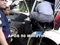 Caminhoneiro bate, mata beb� Crian�a fica presa �s ferragens