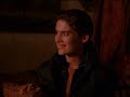 haha "Do you see creamed corn on that plate?" Twin Peaks... what a mental program. http://t.co/VWT6Lk9P