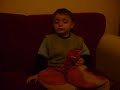 Emre uyurken çubuk kraker yiyor