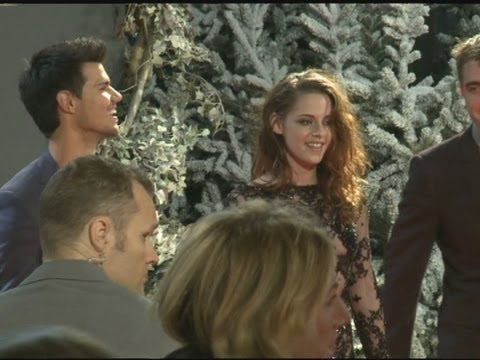 Robert Pattinson, Kristen Stewart and Taylor Lautner get emotional at London's Twilight premiere Video