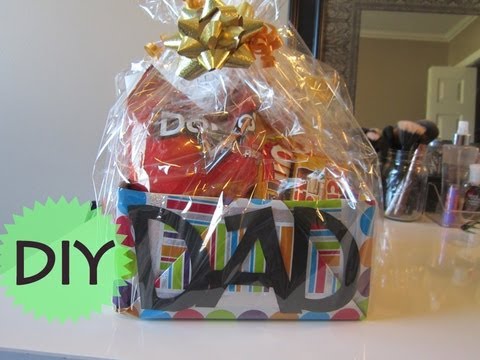 fathers day gift - Direct link to this tumblr post! http://bethanyjc.tumblr.com/post/54613516487/here-is-an-easy-diy-gift-basket-idea-that-could-be Helloooo! OMG Father's Day i...