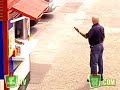 يقومون بإخفاء السيارة كأنها سحبت من المرور للوقوف بموقف المعاقين
