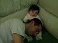 Mia le hace masajes a Pap�
